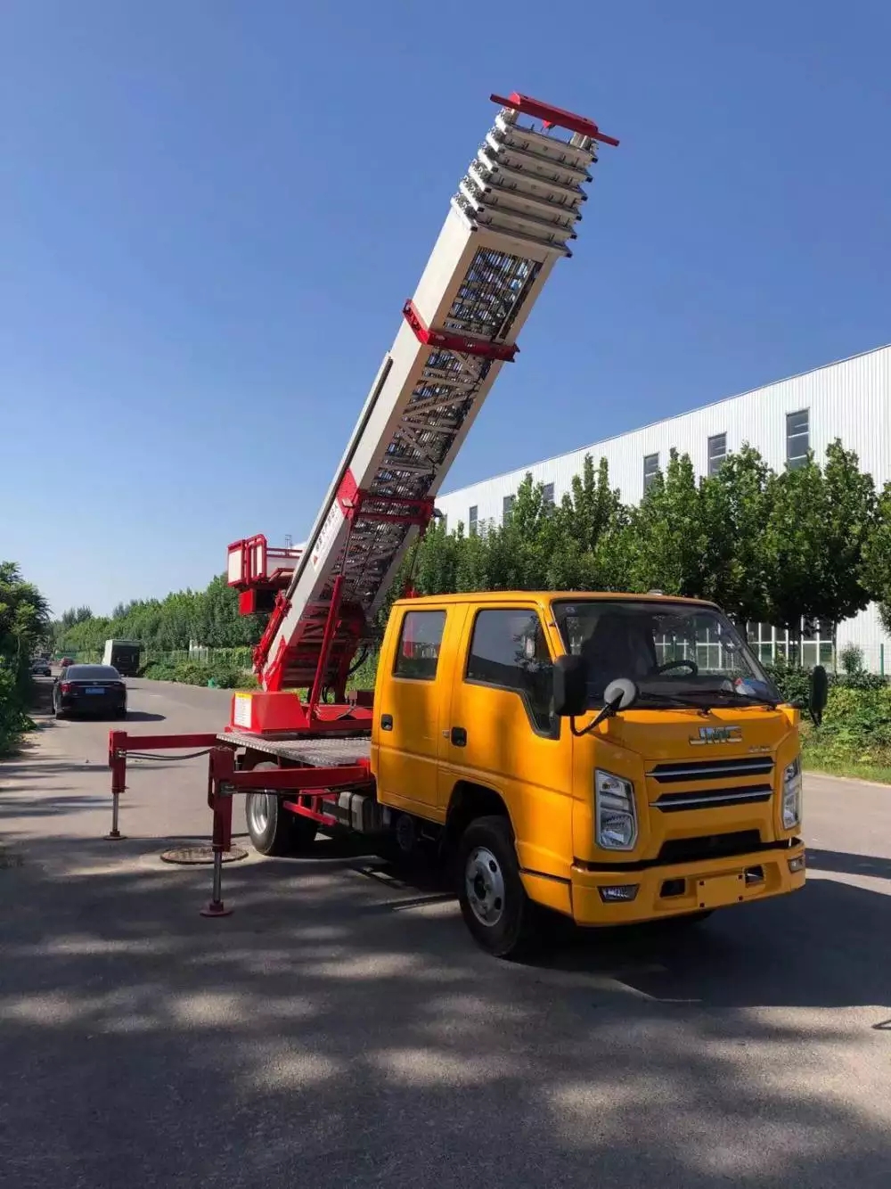 厦门海沧附近的云梯车出租服务：轻松解决高空作业需求