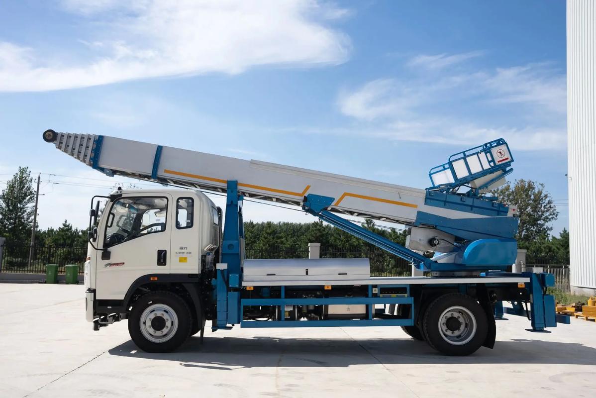 厦门海沧云梯上料车租赁费用