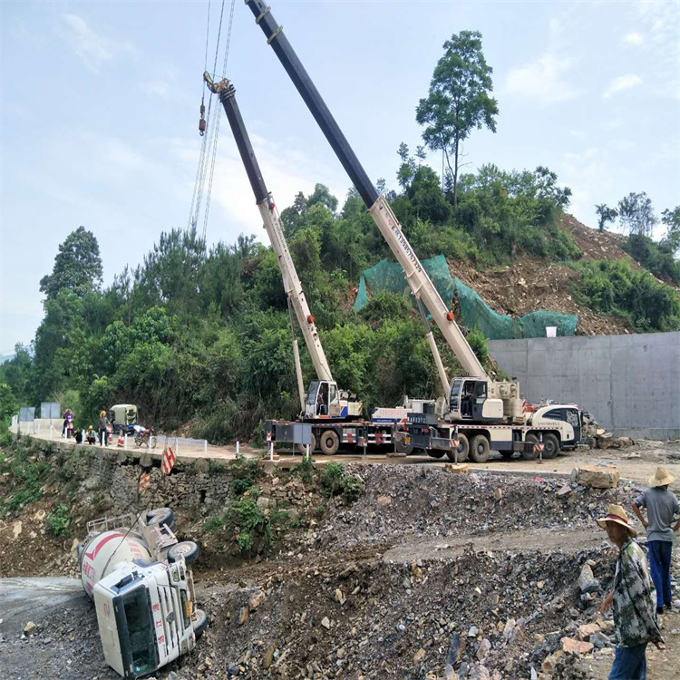 厦门海沧汽车掉沟里叫吊车救援要多少钱